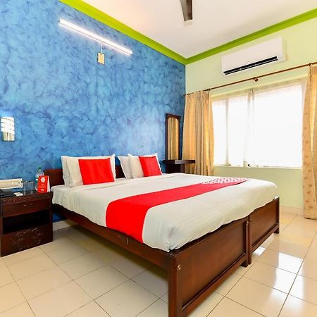 Oyo Flagship 9560 Hotel Bellwether Kochi Exterior foto