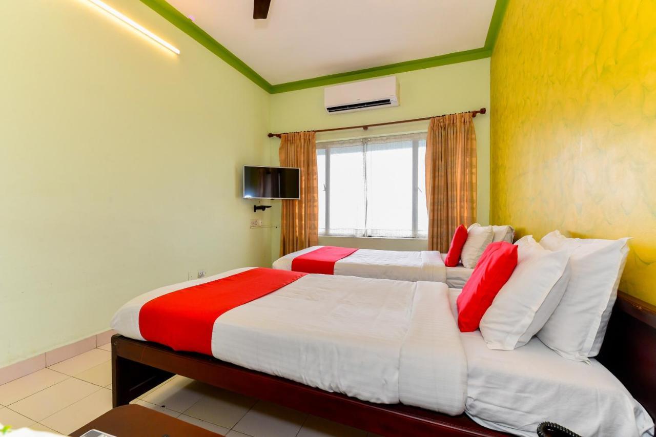 Oyo Flagship 9560 Hotel Bellwether Kochi Exterior foto